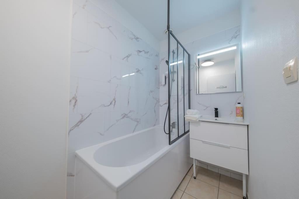 L'Ange Au Sourire Apartment Reims Bagian luar foto